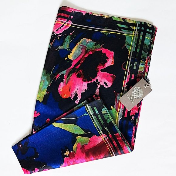 NWT Gorgeous VINCE CAMUTO Floral Print Watercolor Rose Scarf - Picture 3 of 3